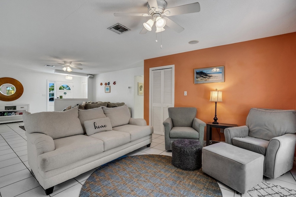 Welcome To Paradise - A Weekly Beach Rental 3 Bedroom Home by RedAwning - Image 5