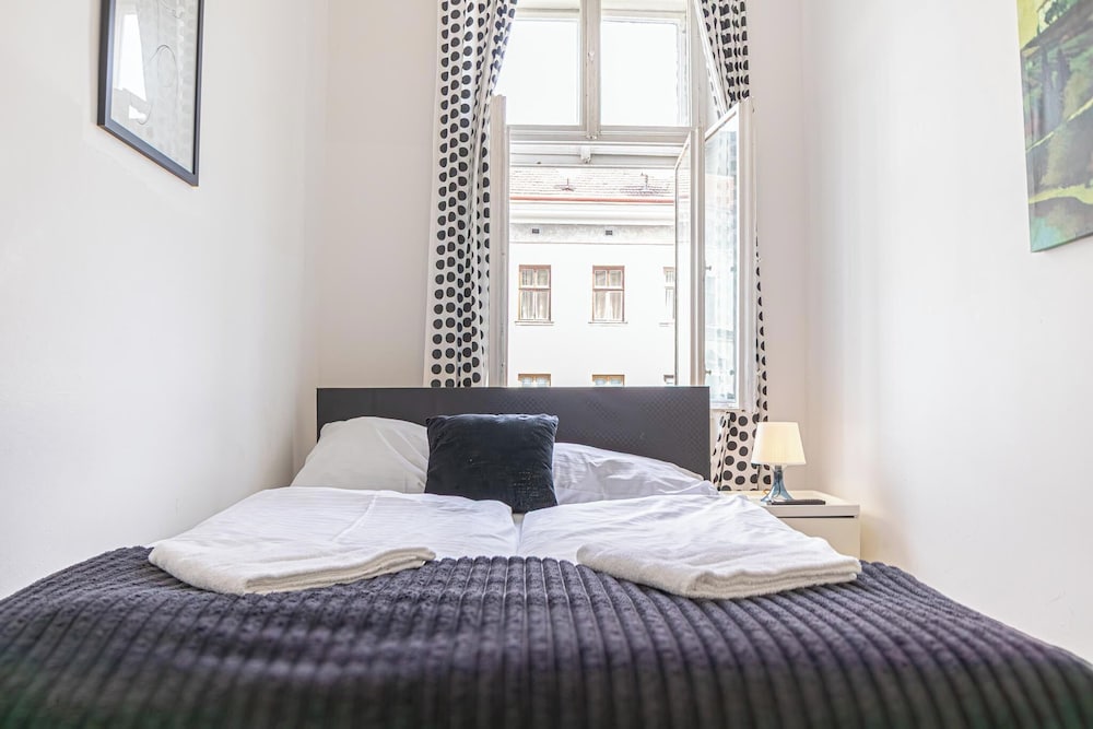 Private Room For Long Stay Stadthalle