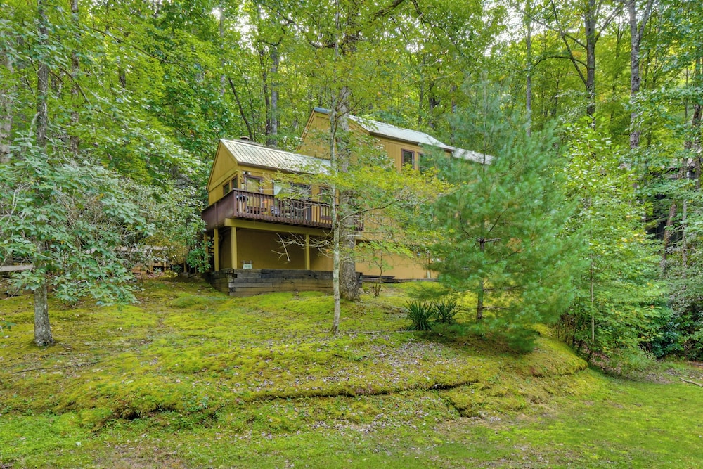 Newly Renovated: Pet-friendly Sapphire Retreat!