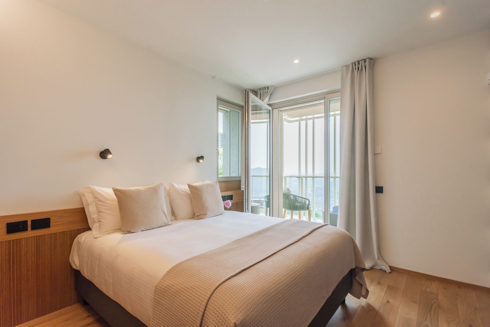 Pureview Luxury Suites, with breakfast & pool by Rent all Como