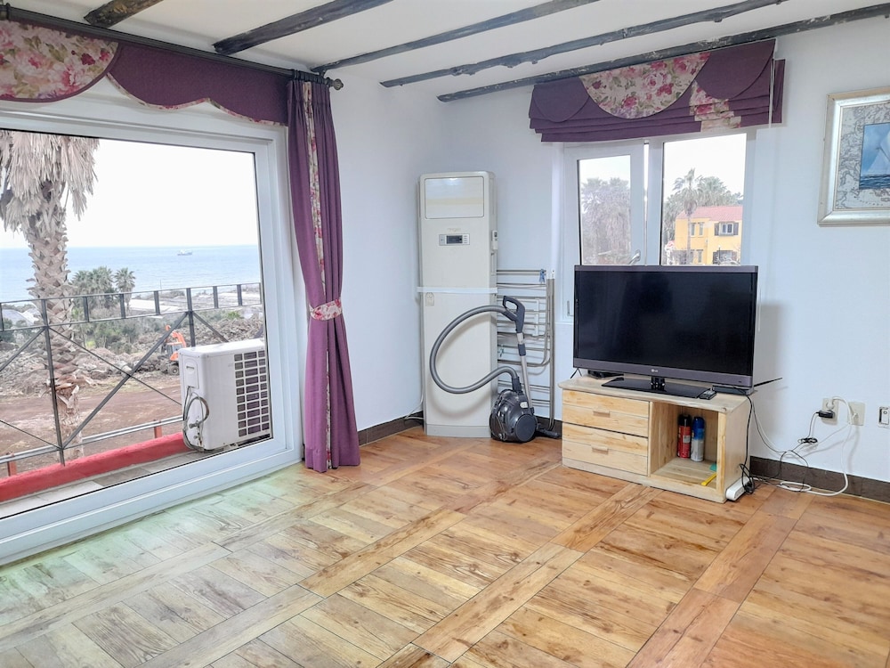 Lime Orange Vill Pension