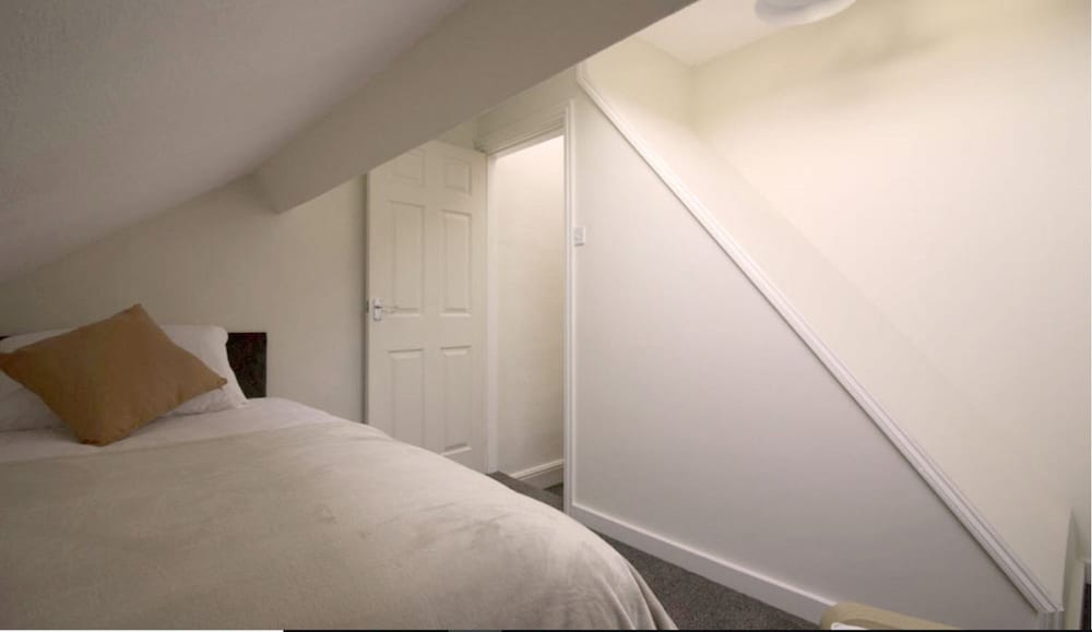 RoomTel - Brook House view 4