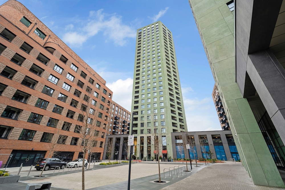 Stunning Two-bedroom Apartment With a Balcony
