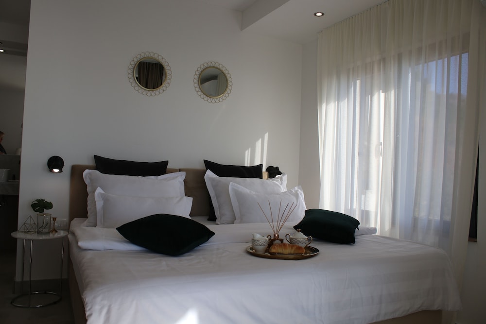 Royal Villa 2 view 4