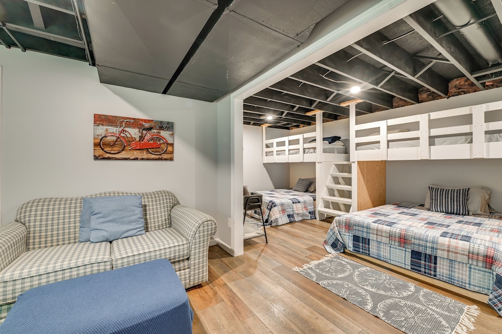 Crooked Lake Escape Near Skiing, Farms & Festivals