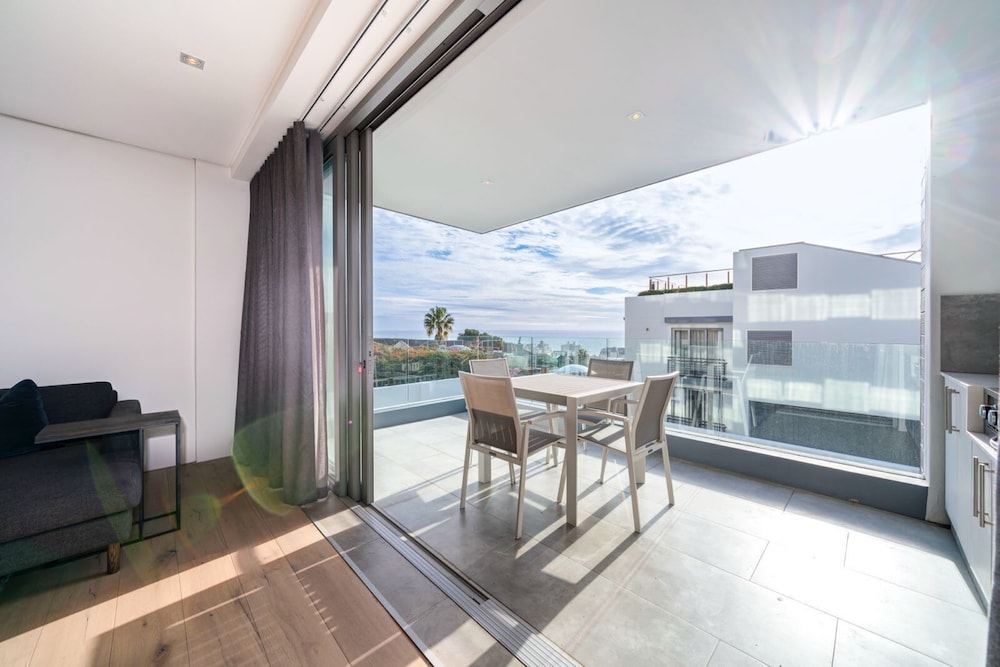 Deluxe Luxury 2 Bedroom Apartment, Seapoint