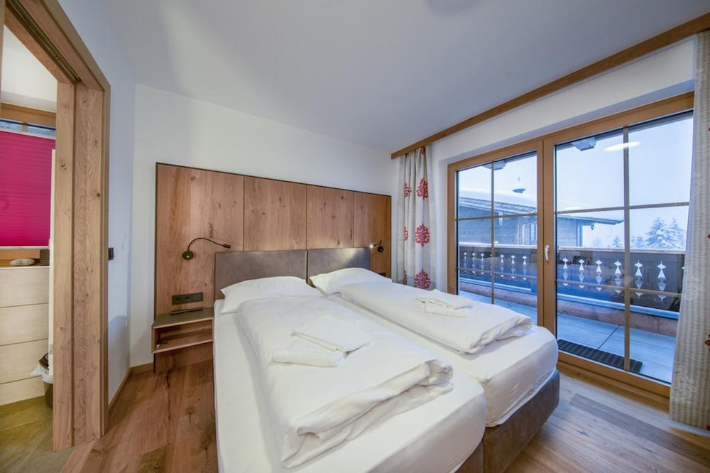 Chalet With Shared Swimming Pool