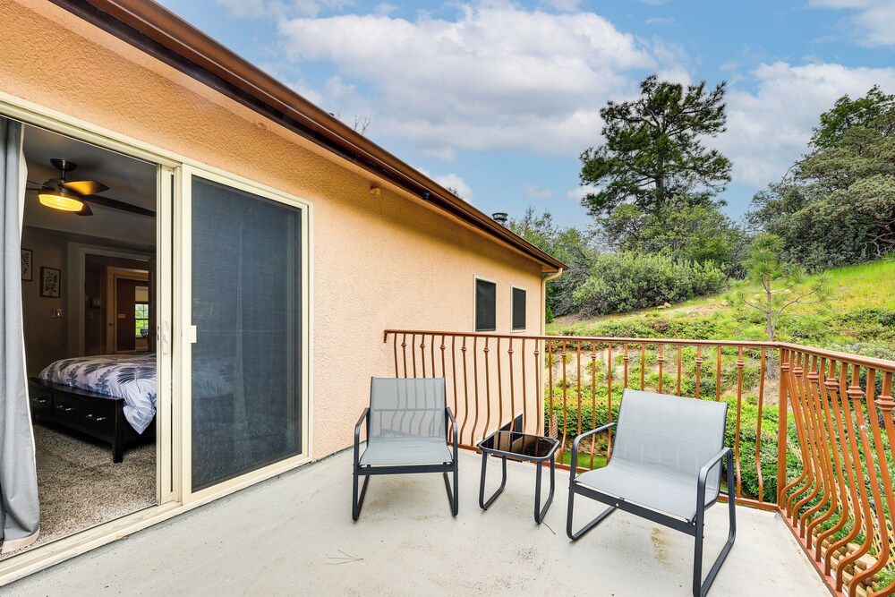 Hot Tub, Games & Sports: Luxury Yosemite Escape