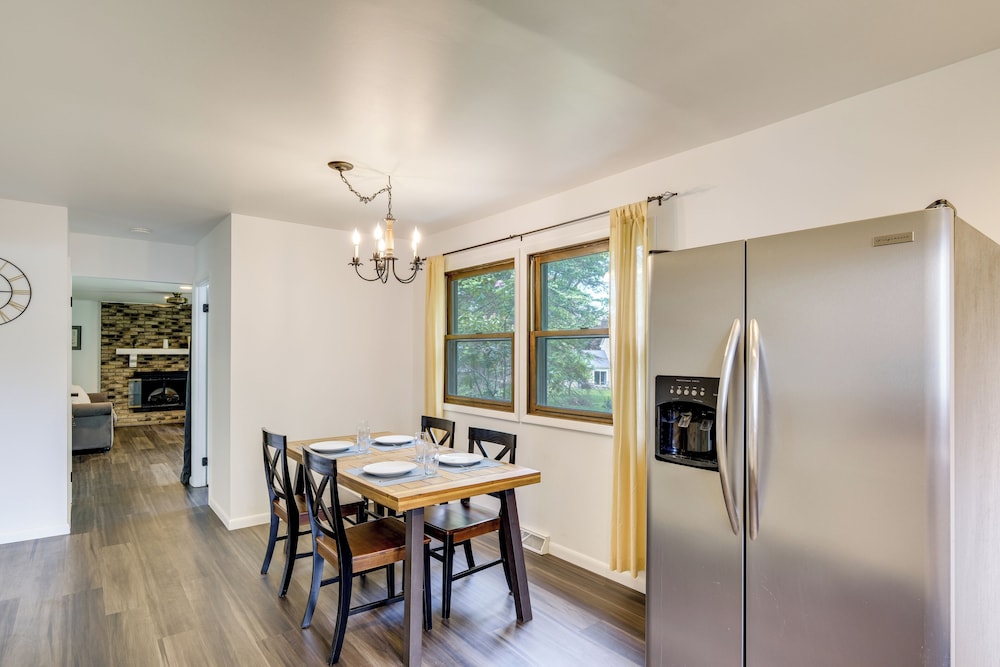 1 Mi to Freer Field: Ashland Home w/ Yard!
