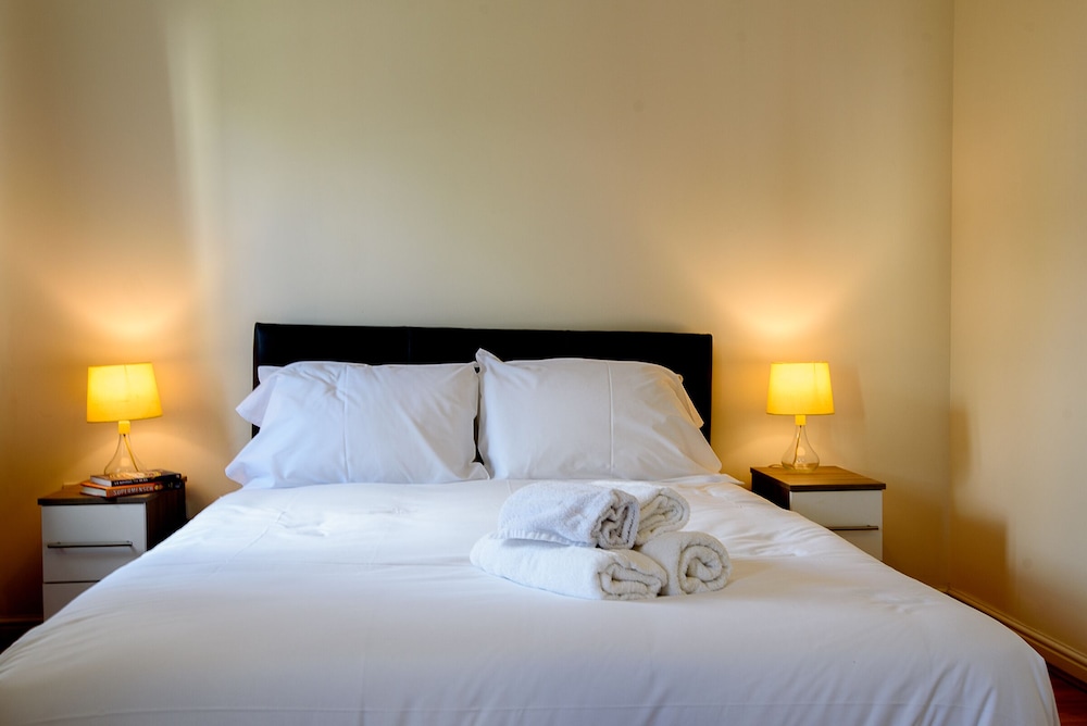 Karah Suites - Harescombe House view 3