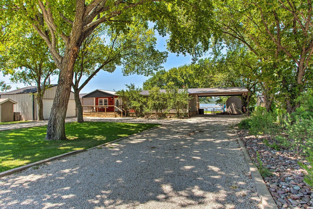 Lakefront Retreat w/ Pier, Bar Hut & Fireplace! view 2