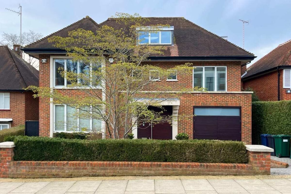 The Hampstead Garden Hideaway - 5bdr Home With Pool and Garden