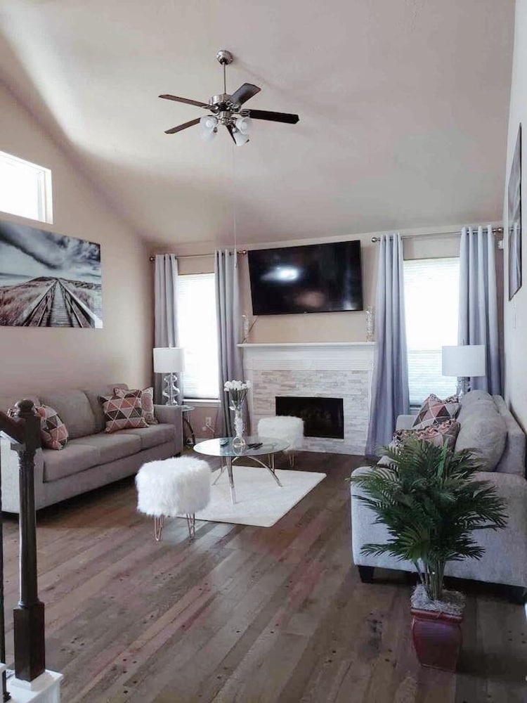 Luxury Stay - Near Houston Airport