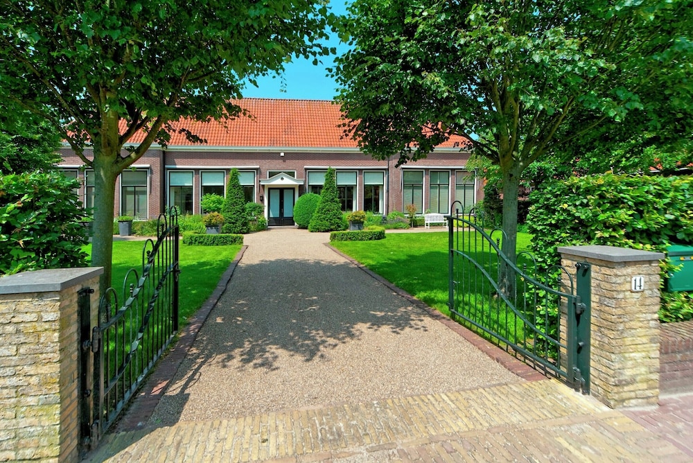 Comfortable Holiday Home in Former School view 4