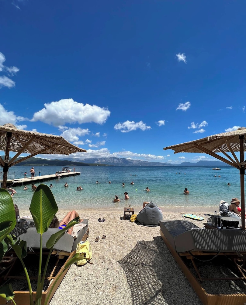 Cosy Nikiana Beach Apartment