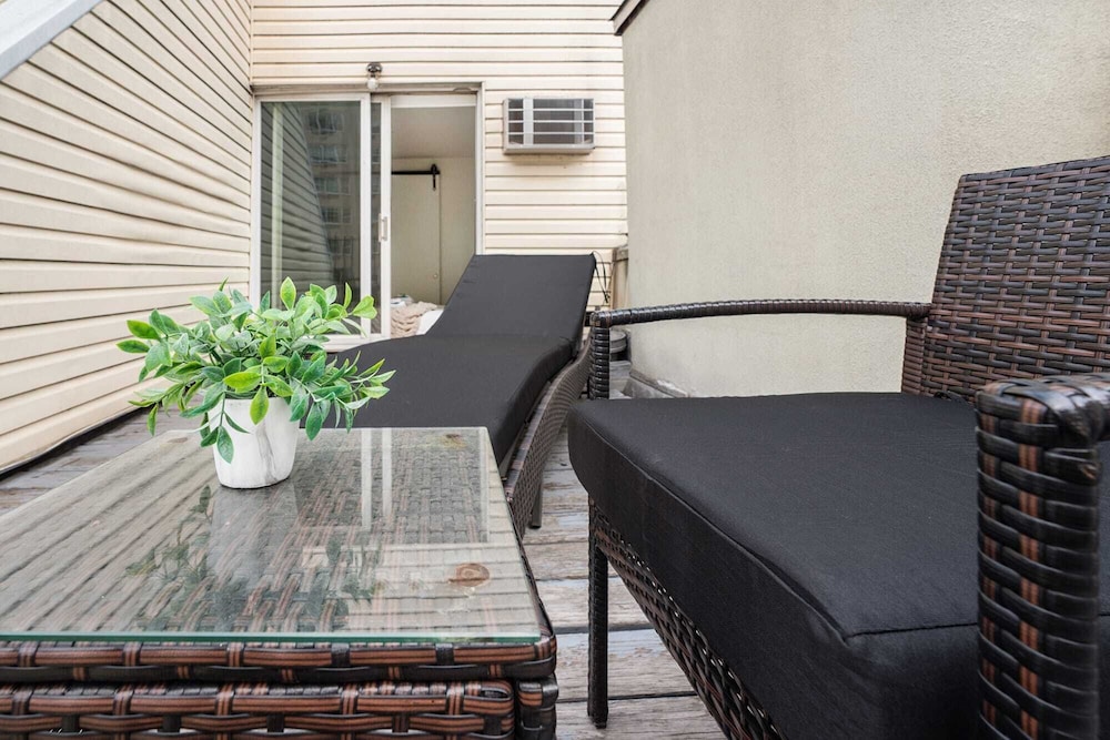 1597 New York Apt