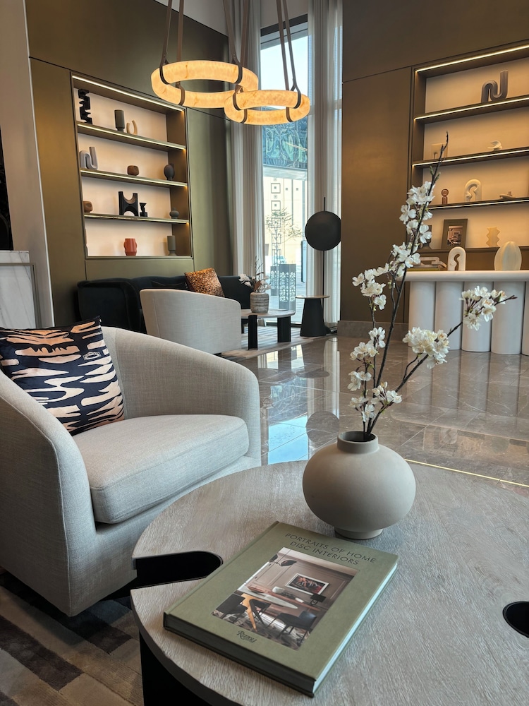 Burj Crown Lux Apartment by Dubai Mall