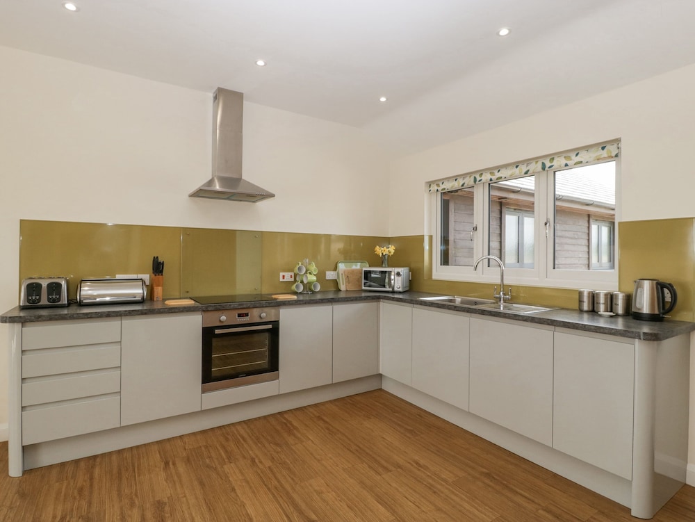 Yeovil Vacations - Rectory Farm Lodge - Property Image 37