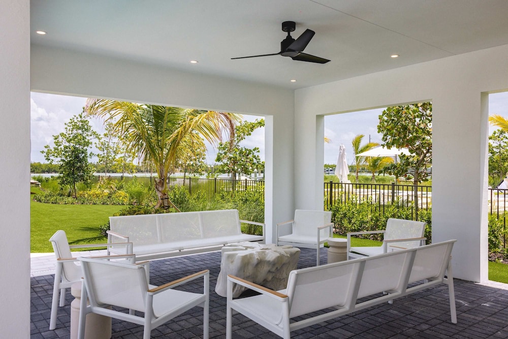 New Waterfront Home - Dreamside House