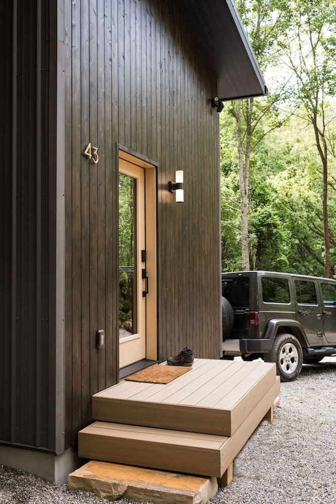 Two Modern Tiny Homes 4 Mile Drive to DT w Hot Tub Haus 50 43