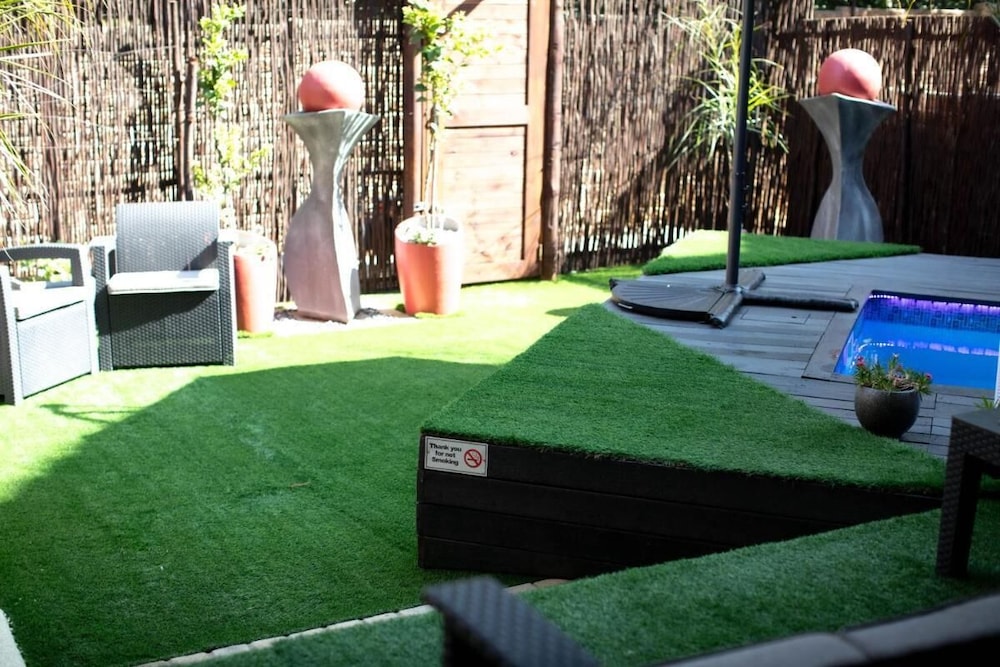 Luxurious Self-catering Apartment in Benoni With Private Entrance