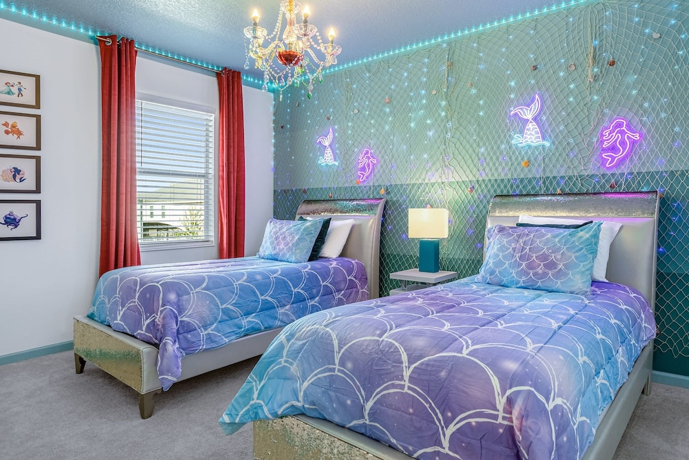 Upstay Mansion w Cinema Games Pool- Sleeps 26