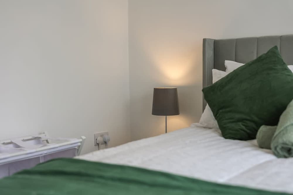 3 Bedroom House With Free Parking
