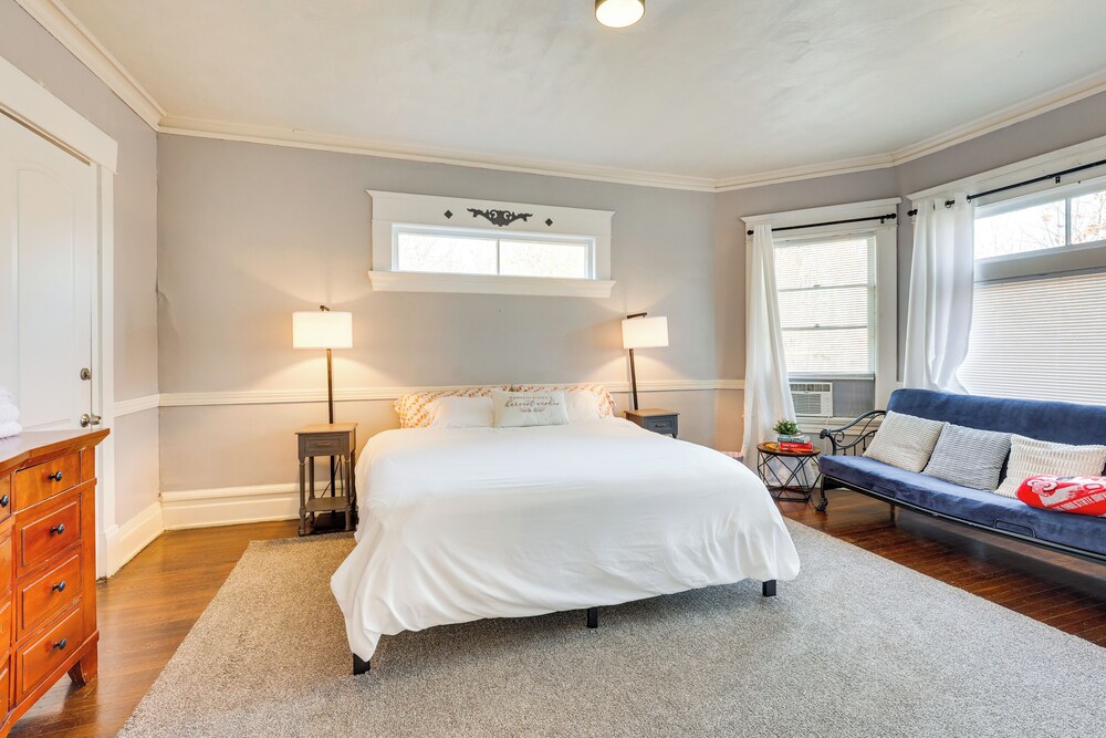 < 1 Mi to Youngstown State: Historic Home w/ Porch