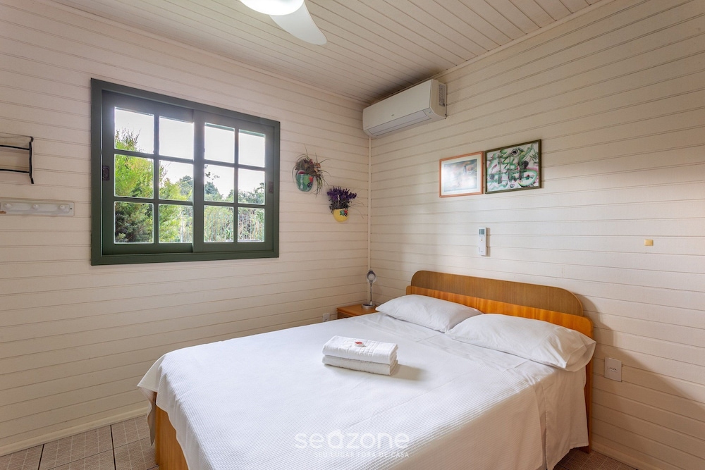 Pleasant Townhouse w/ BBQ 90m From the Sea Rdd657