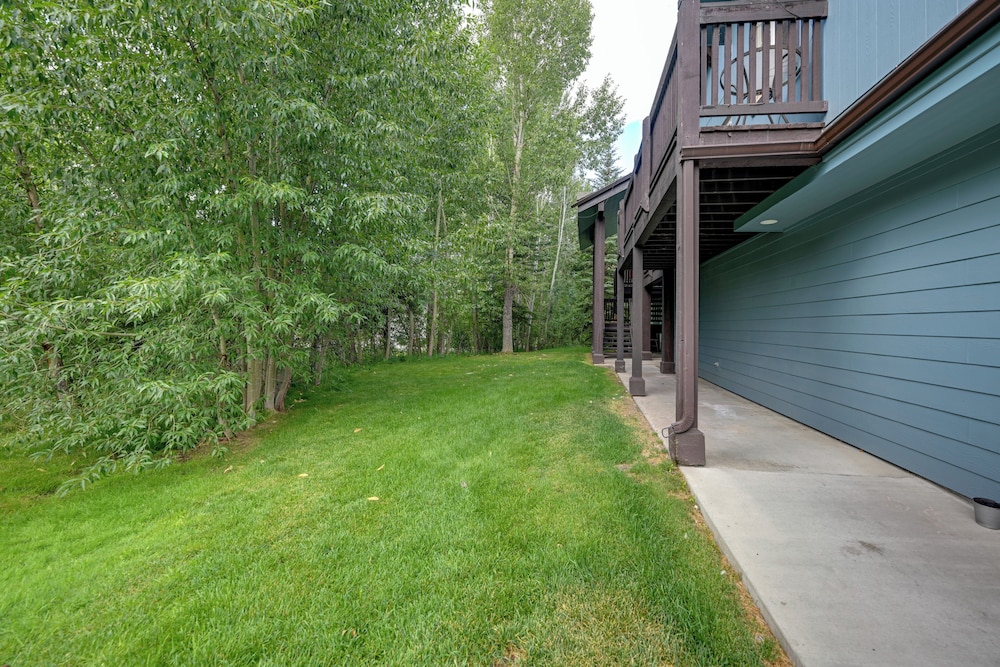 Cozy Steamboat Condo w/ Balcony & Mtn Views!