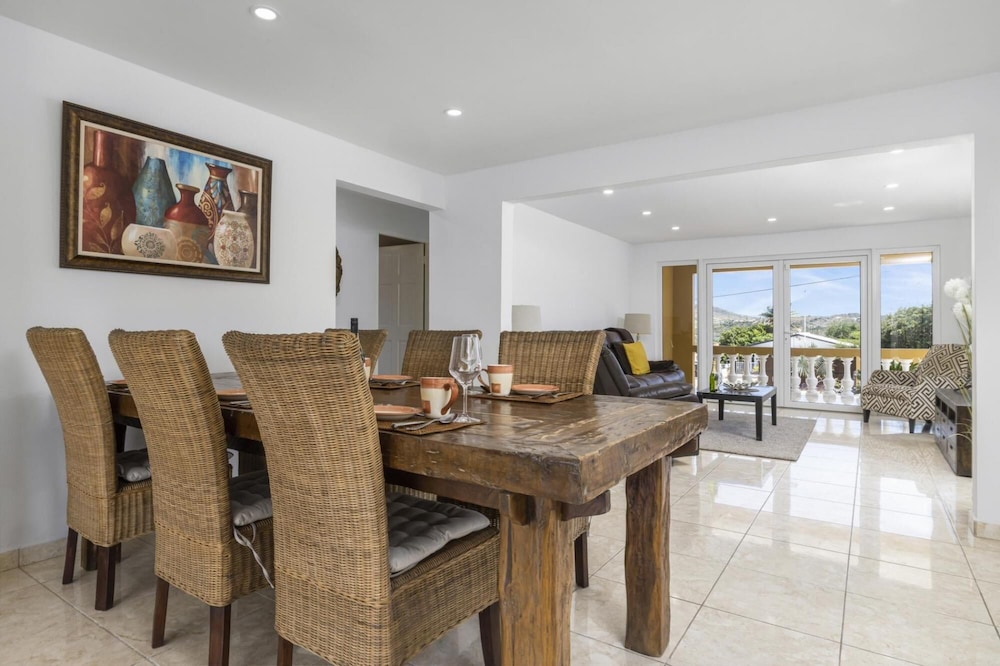 3BR Filled by Nature w Private Pool Ocean View