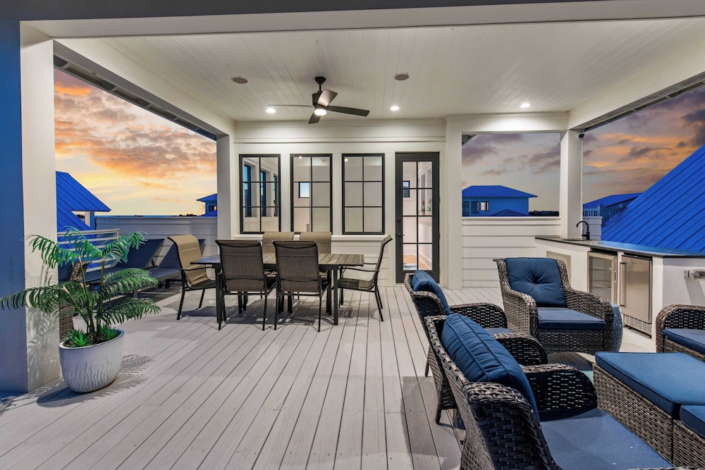 Rooftop Deck w/ Views, Pool, Luxury 5bdr Resorting To Happiness by Avantstay