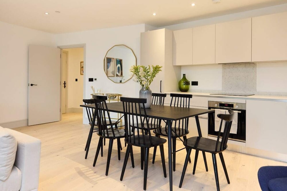 The South Wimbledon Place - Adorable 2bdr Flat With Balcony