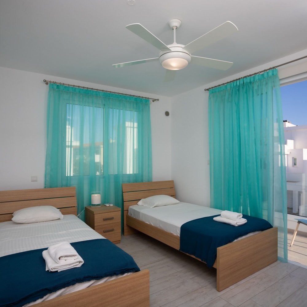 Villa Ioli Green Bay