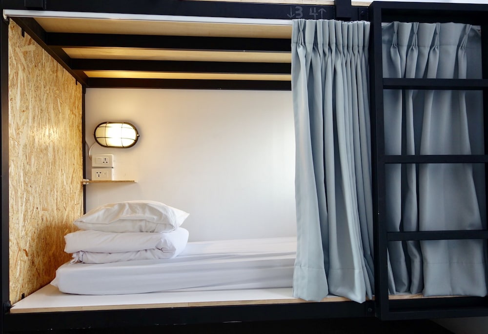 Oldmancaptain Hostel