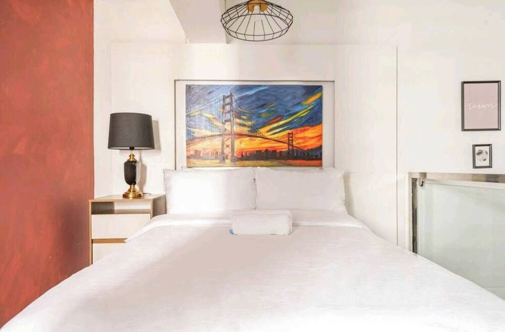 L1 Twin Bed Staycation in Bonifacio Global City