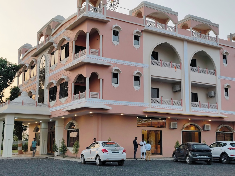 Aceotel Resorts Sanwariya Grand's view 4