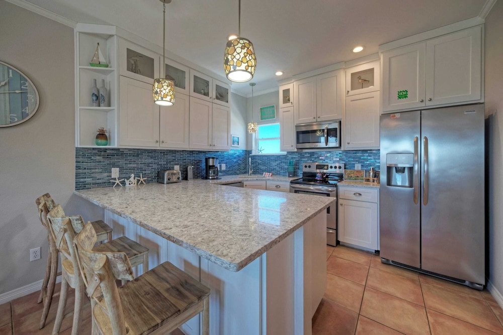 Coastal Soiree Ocean Views, Game Room, & Steps From Port Aransas Beaches