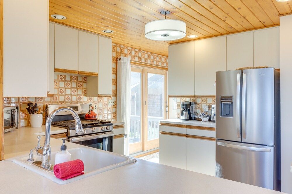 Amazing Rocky Point Retreat Overlooking the Sound! - Property Image 31