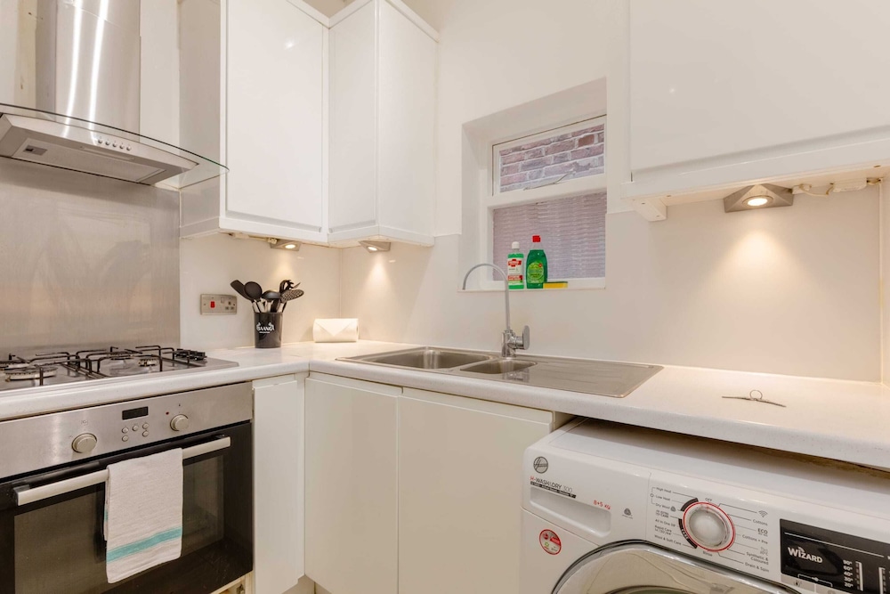 Roomy 3BD by Hampstead Heath!