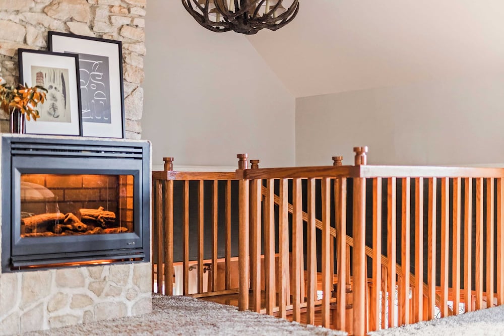 Sleeps 23 2 Homes, Lakefront, Private Dock, Hot Tub, Game Room, Swingset, View