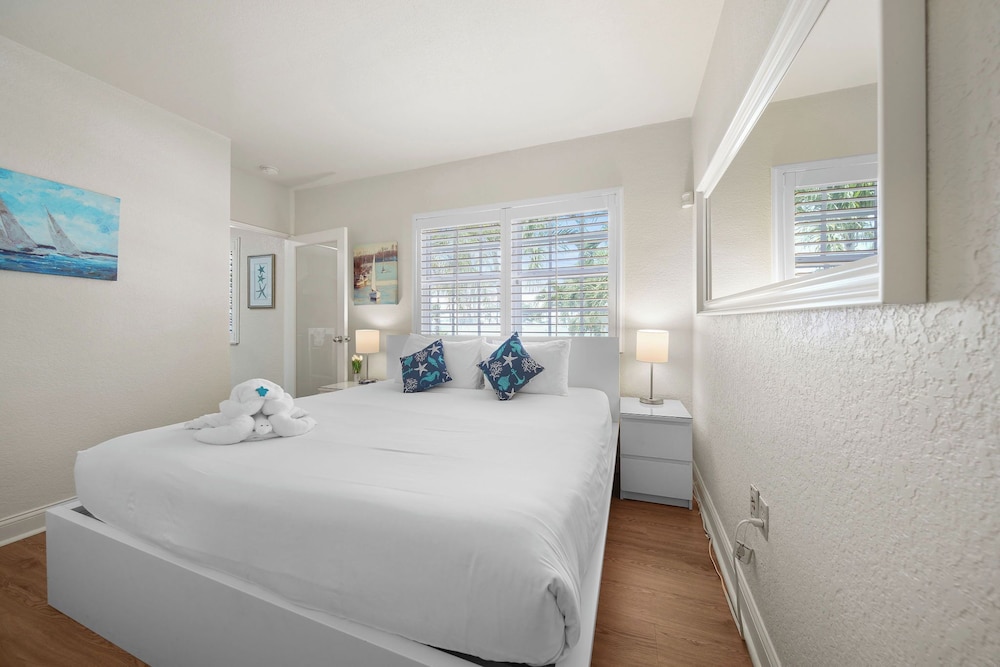 Hollywood Beach Bliss Villa Sleeps 10