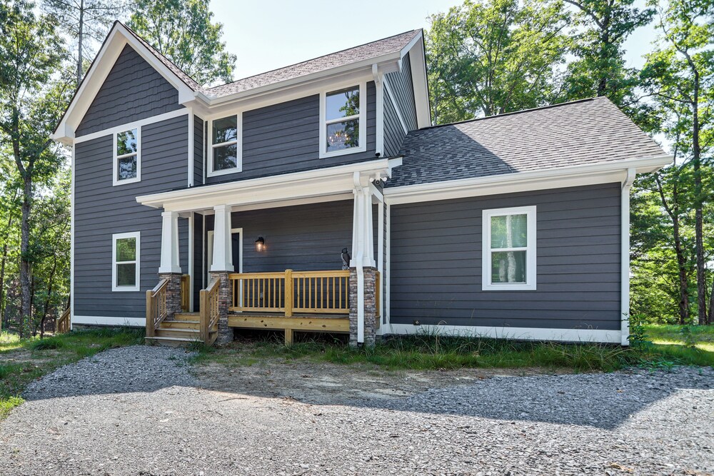 Blue Ridge Cabin w/ Fire Pit ~ 7 Mi to Lake!