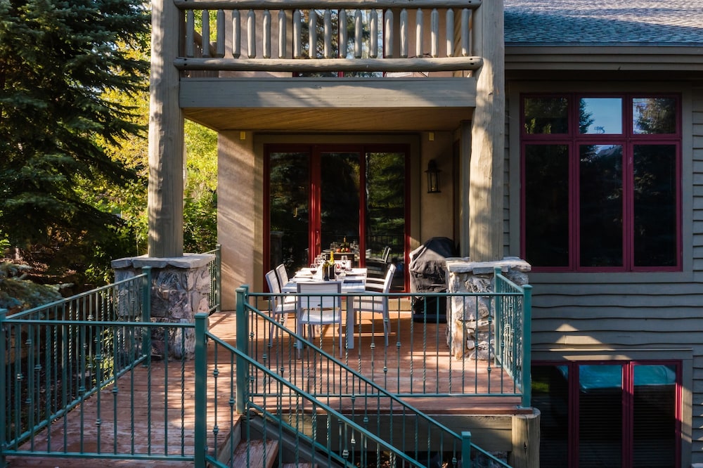 Conifer by Avantstay Secluded Cabin Amongst the Trees w Hot Tub