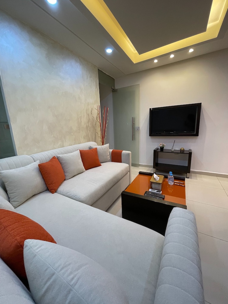 Al-burj Apart at 7th Circle 208