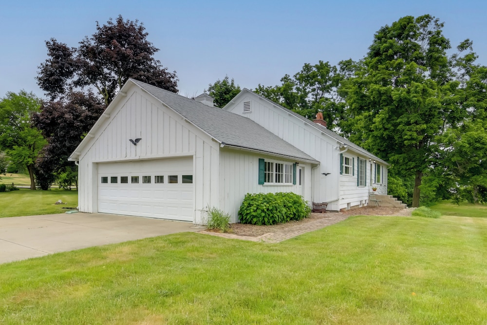 Cozy Hillsdale Home 1 Mi to Baw Beese Lake! - Property Image 21