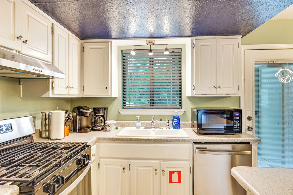 Resort-style PCB Townhome: Beach Access & Pools!