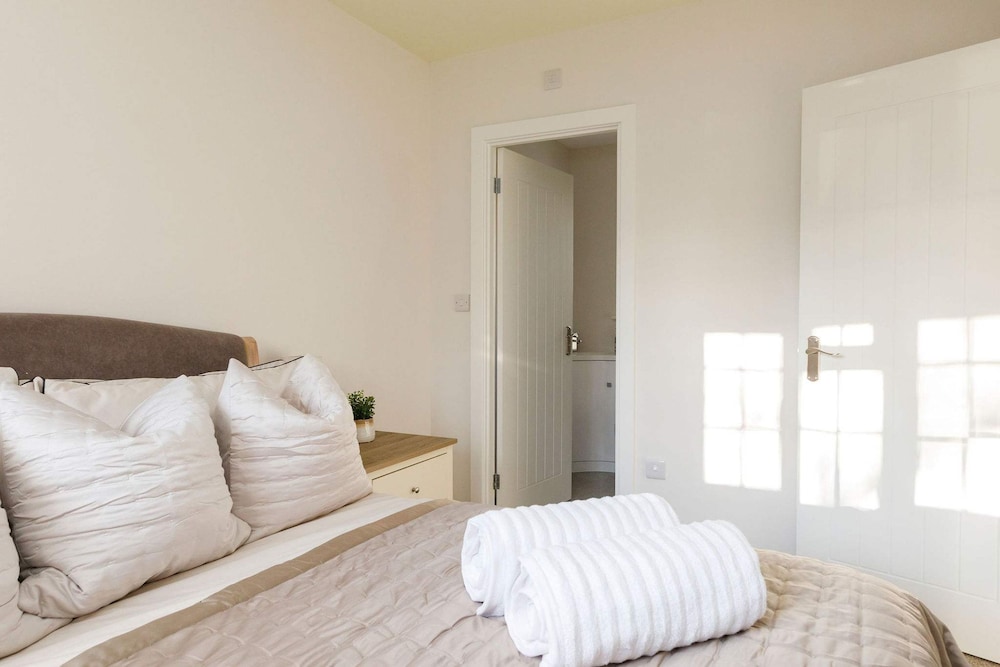 Beautiful 4-bed Close to South Downs Goodwood