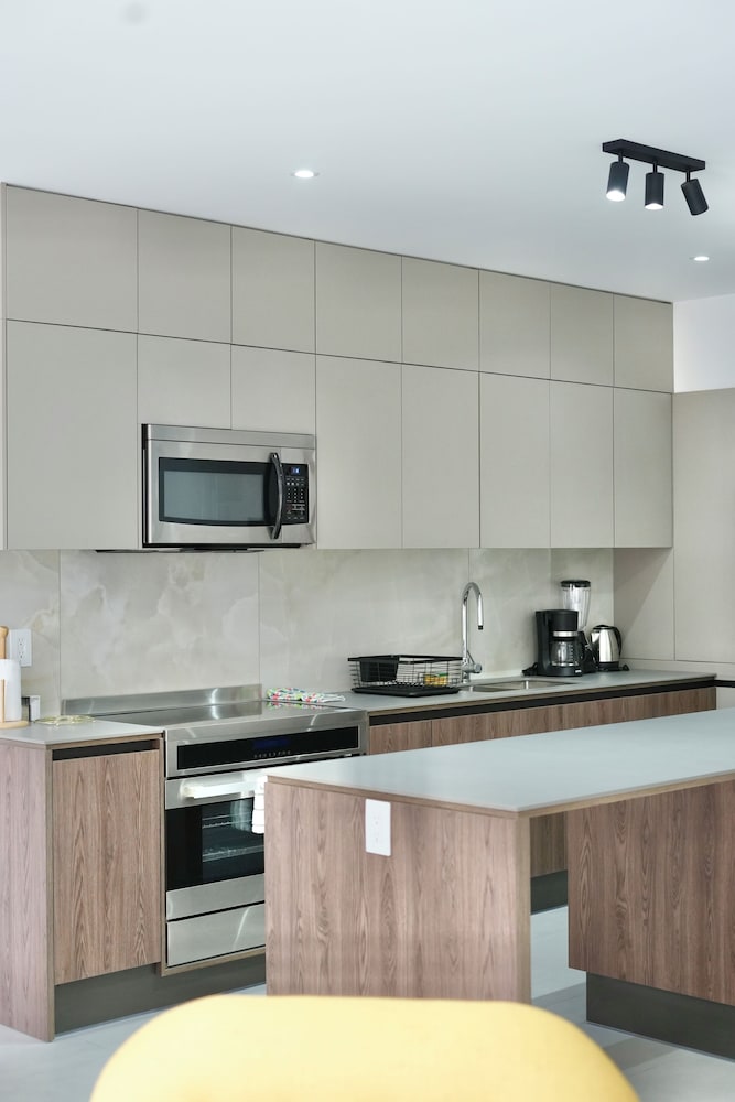 Seis Residences