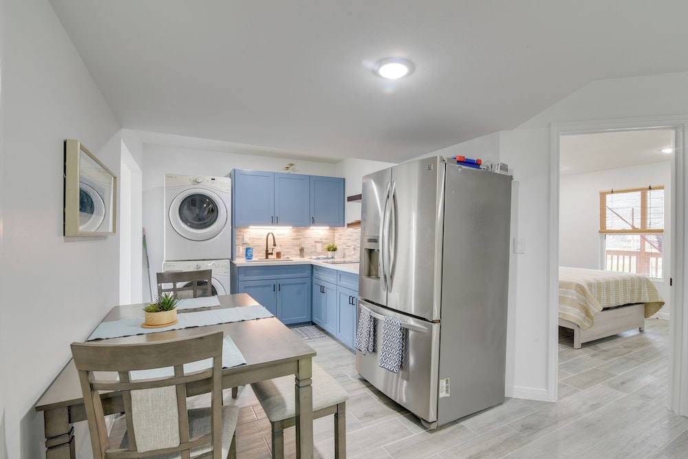 3 Mi to Bolivar Beach: Quiet Condo w/ Balcony